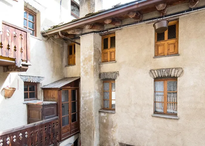 Maison Glarey Cir Vda 0023 شقة كورمايور